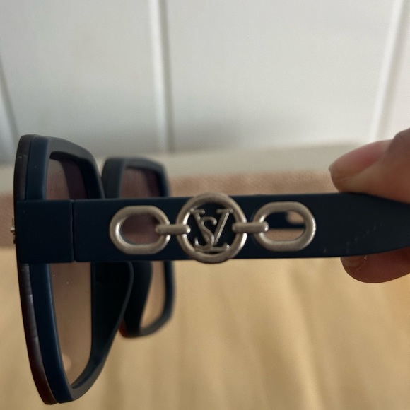 Sunglasses - Picture 3 of 6